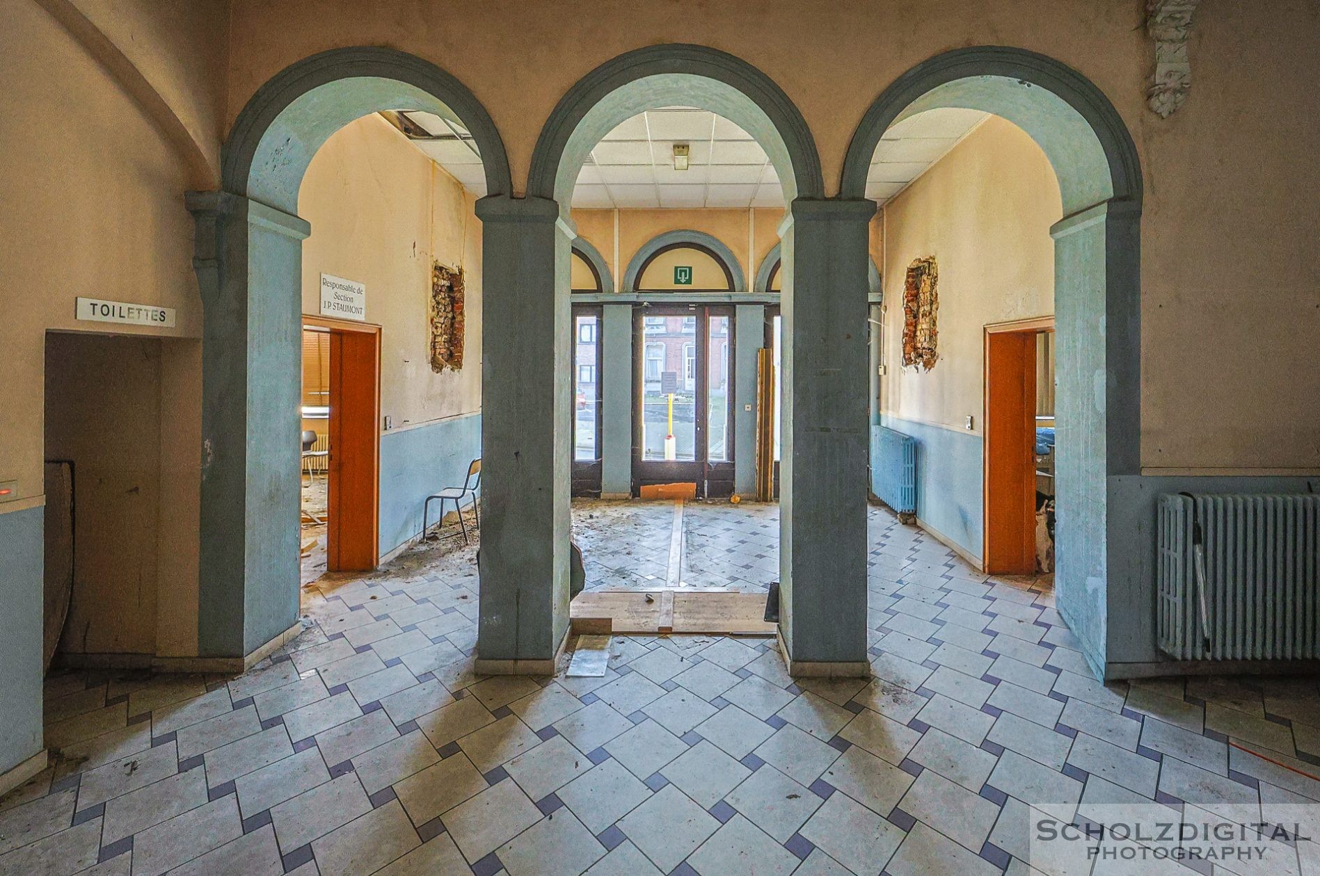 Endlos wirkende Gänge – Flure, die einst den Takt der Verwaltung bestimmten