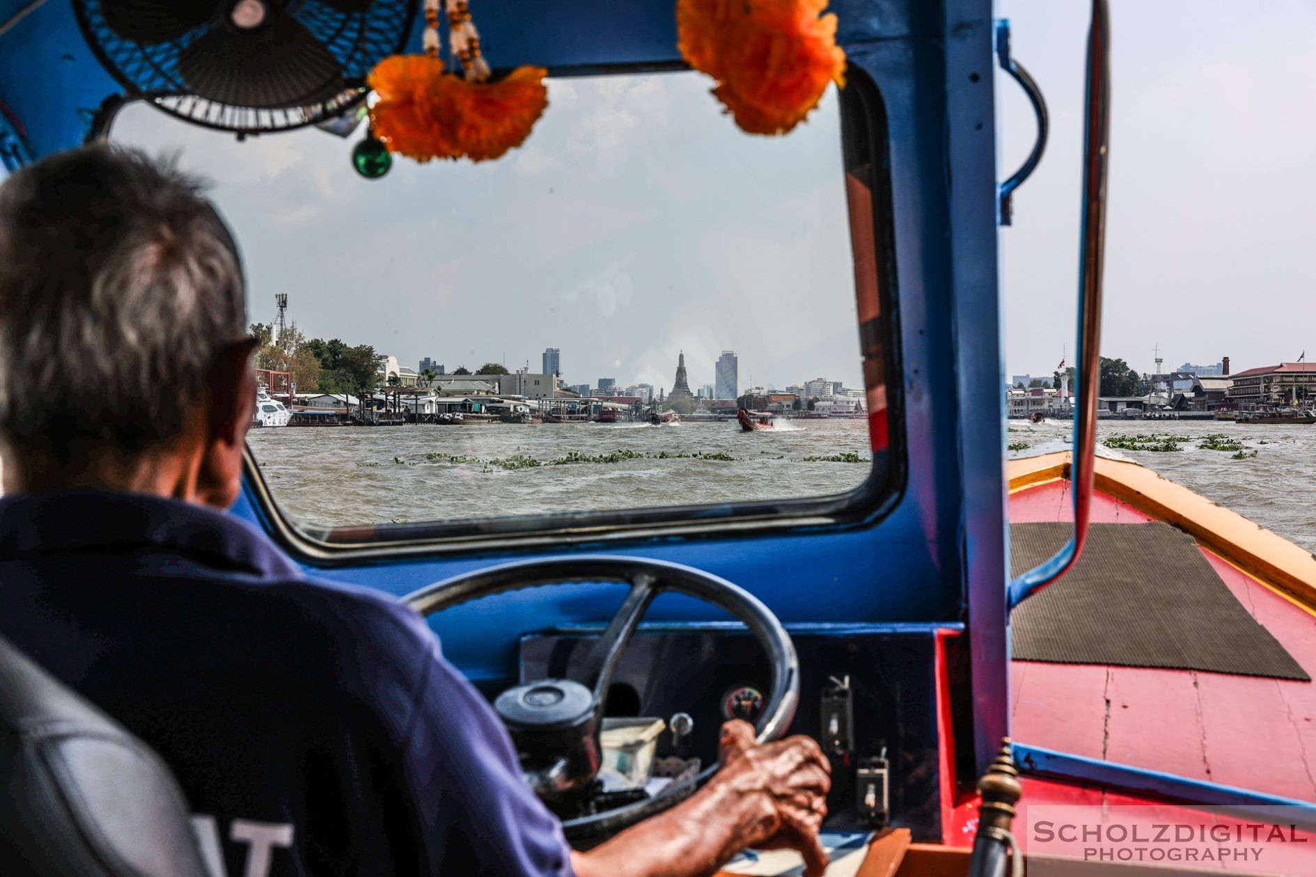 Fahrt in Bangkok auf dem Chao Phraya