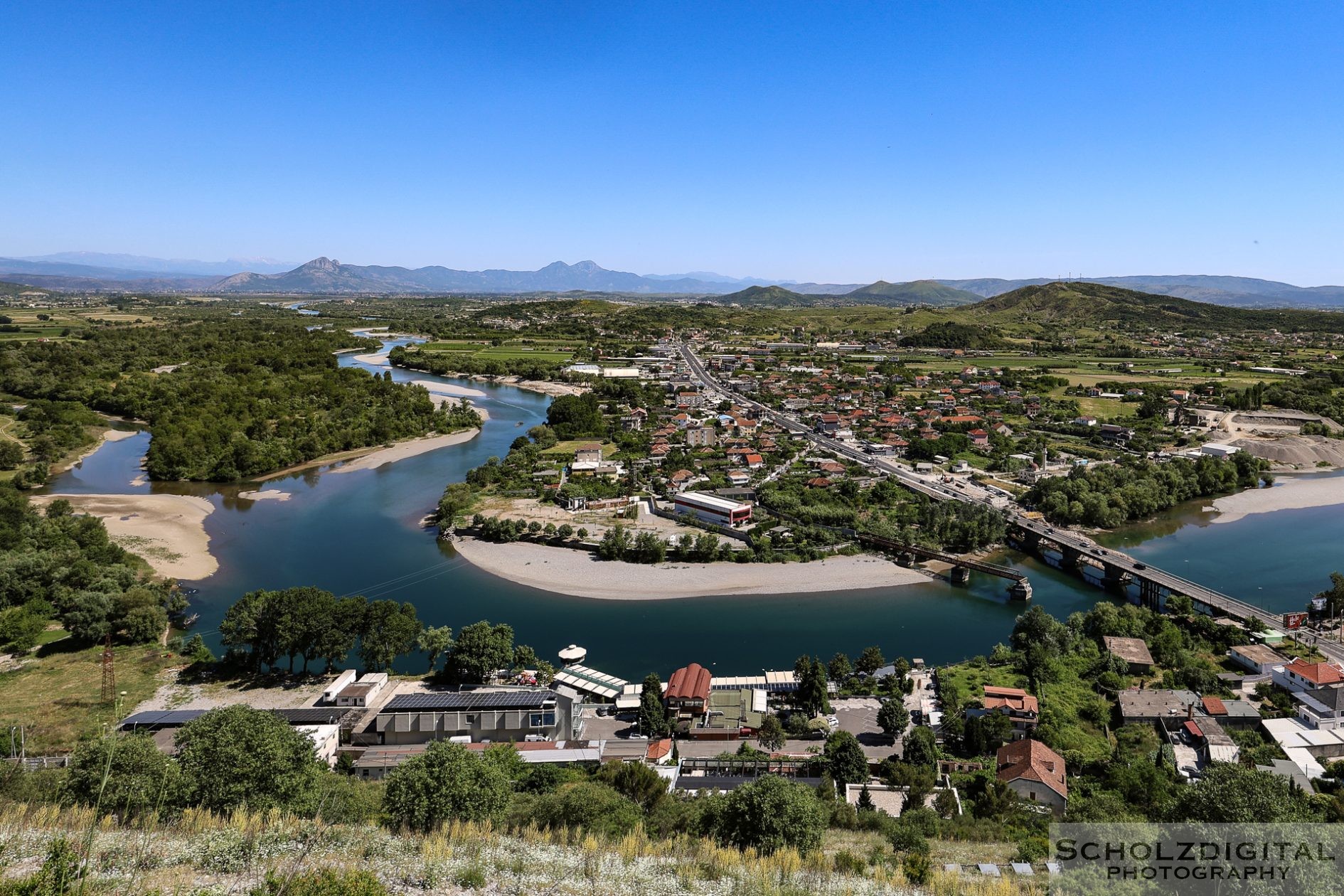 Blick von der Rozafa-Festung über Shkodra und die Flusslandschaft von Drin, Buna und Kir.
